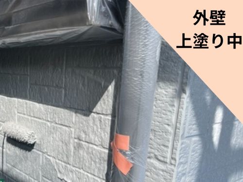 春日市で外壁の上塗り作業　2411072